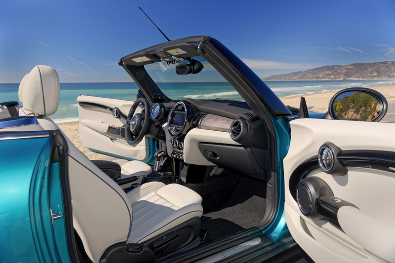 Illustration for article titled The 2016 Mini Cooper S Convertible Is A Huge Dose Of Fun With The Price Tag To Match